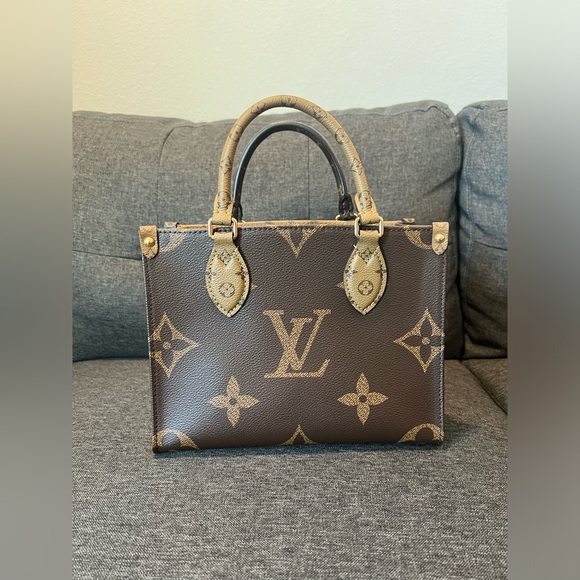 Louis Vuitton Handbags - Louis Vuitton OntheGo PM monogram Reverse (Bag only)